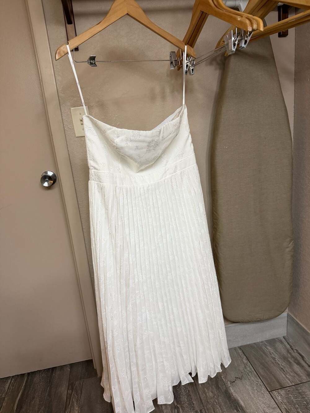 Lulus White Pleated Midi Dress with Lace Detail XL